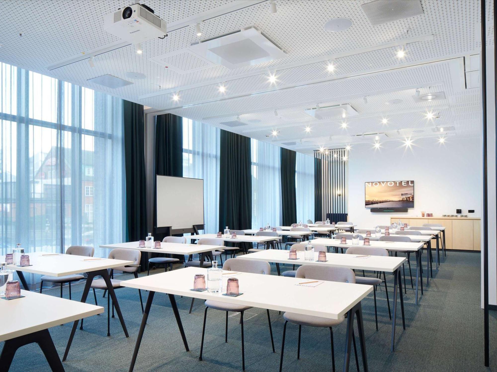 Novotel Hamburg Central Station Екстер'єр фото