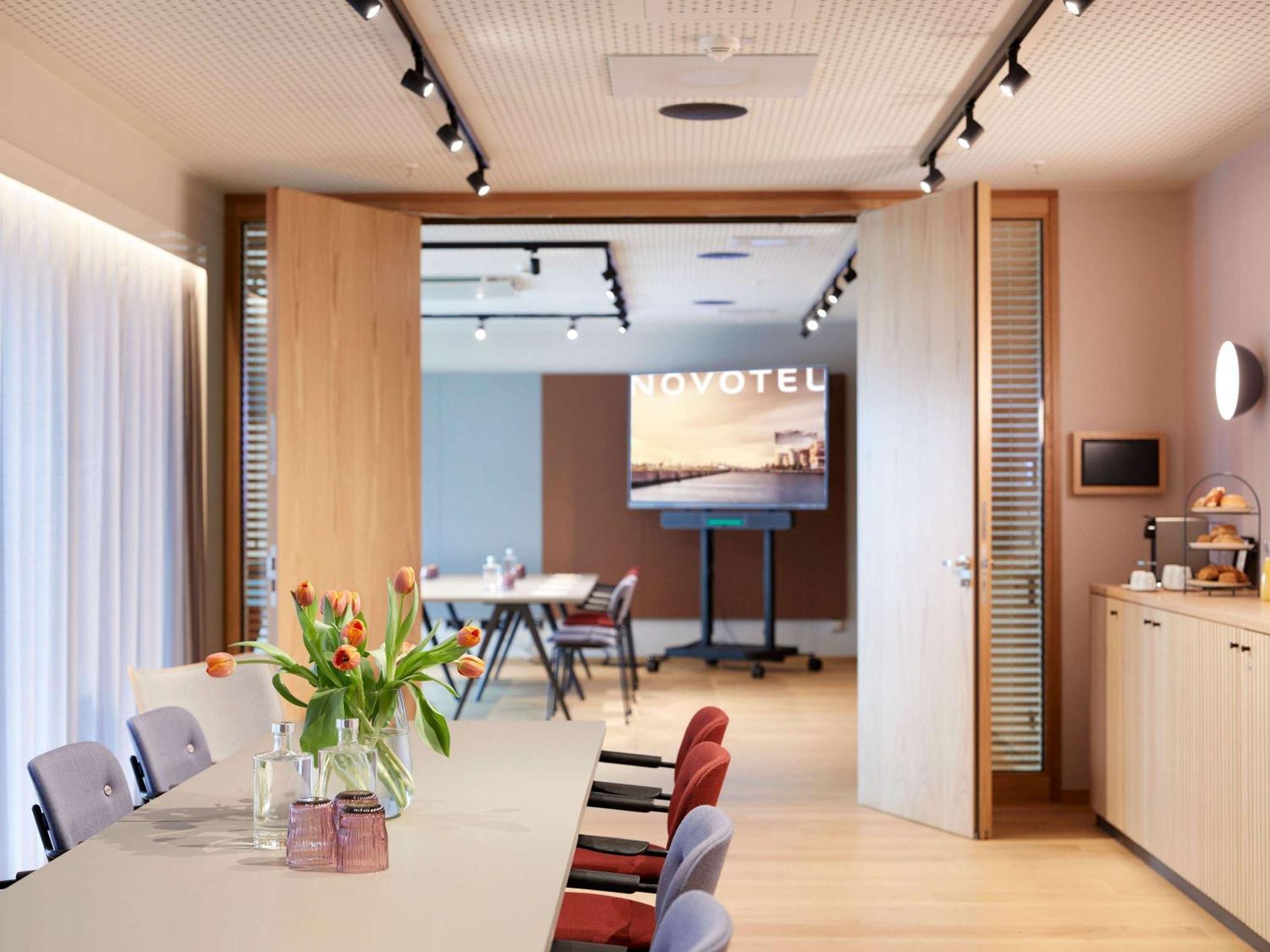 Novotel Hamburg Central Station Екстер'єр фото